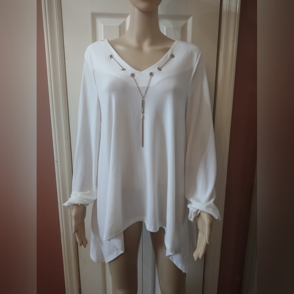 New Directions Woman's Long Sleeve white size medium blouse shirt top necklace